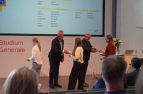 Prof. Dr. Dirk Wentzel and Prof. Dr. Thomas Cleff present the Beta Gamma Sigma award to students