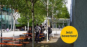 Students enjoying the summer campus atmosphere at Pforzheim Business School