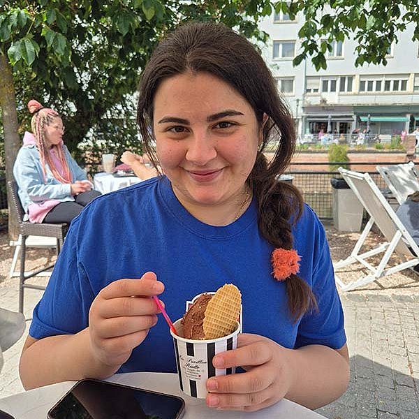 Yaren Virlan enjoys eating ice cream at Rialto in Pforzheim