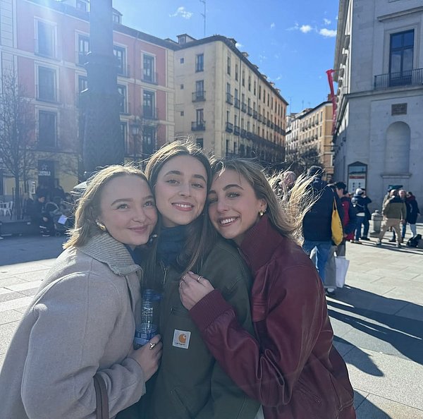 drei Bachelorstudentinnen Madrid