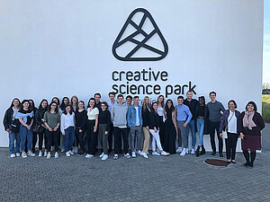 Gruppenfoto vor der Design Factory Aveiro