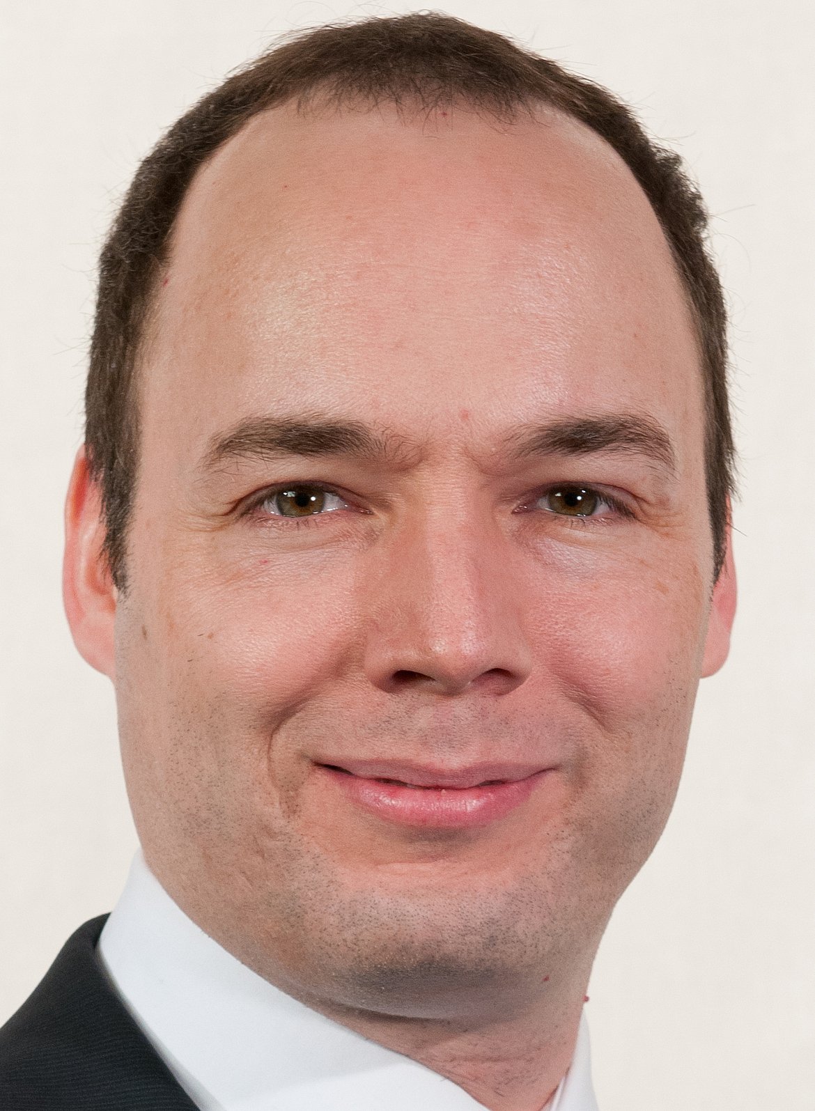 Mr. Ulrich Föhl is smiling at the camera and wearing a suit.